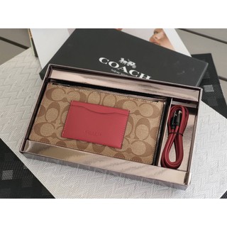 กล่องของขวัญ BOXED ZIP PHONE POUCH AND USB CORD GIFT SET IN SIGNATURE CANVAS F79849 กระเป๋าใส่โทรศัพท์ พร้อมสายชาร์ท