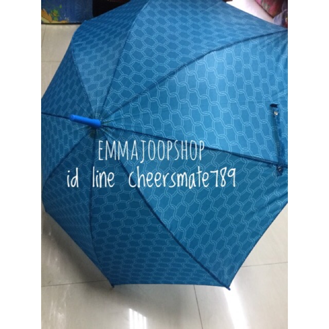 ภาพหน้าปกสินค้าร่ม ขนาด 22นิ้ว คันใหญ่ แข็งแรง จากร้าน emmajoop บน Shopee