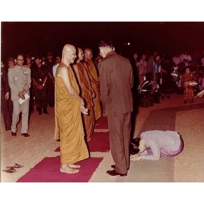 ชุดพระผง-ยุคต้นเนื้อนิยม-หลวงตามหาบัว-พิมพ์ใบโพธิ์-ปี47-รับพระ2องค์-สวยคมหายากมากแท้ทันหลวงตา-เมตตามหานิยมโชคลาภค้าขาย