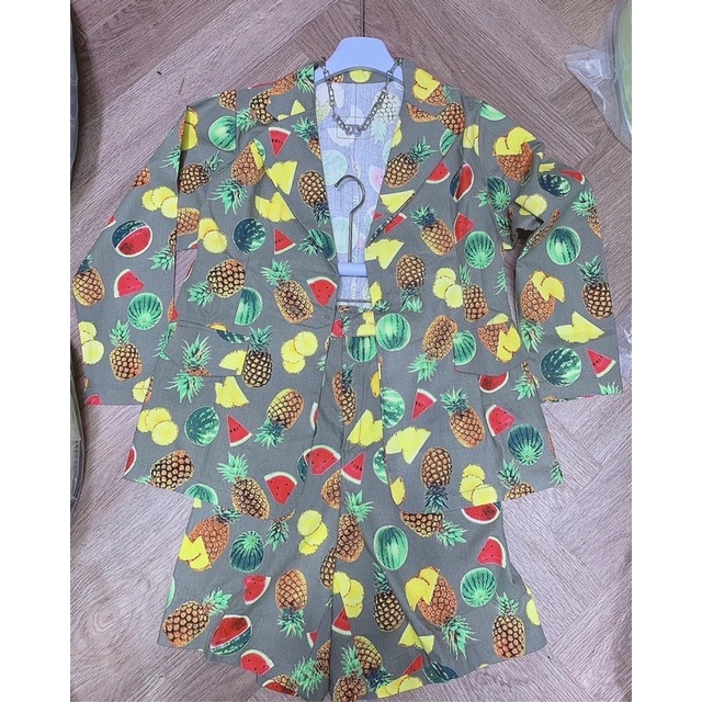 fruity-blazer-set-490ฟรีส่ง-ชุดเบลเซอร์สูทโอเวอร์ไซร์-มาพร้อมกางเกงเอวสูงทรง3ส่วน-ลายchic-น่ารักสดใสมากกก