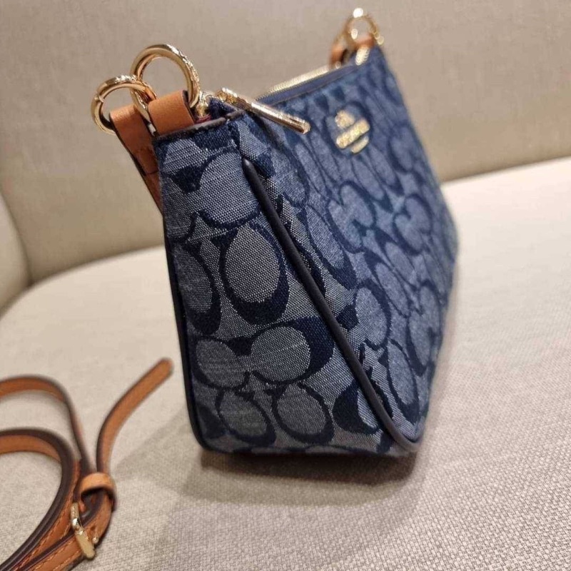 กระเป๋าcoach-ทรงพอช-พร้อมส่ง-ถือไปต่างประเทศได่ค่ะ-36674