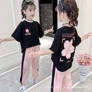 hot new เสื้อผ้าสาวๆ ชุดเซ็ต 2 ชิ้นเด็กผู้หญิงฤดูร้อนปี 2022 ชุดกีฬาเกาหลีฤดูร้อนใหม่ ชุดทูพีซแขนสั้นแฟชั่นลายการ์ตูน