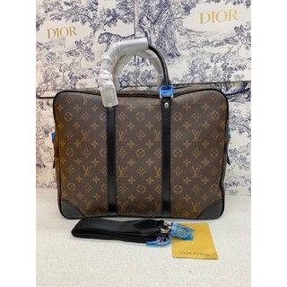 กระเป๋าถือ Louis Vuitton 41 Cm.