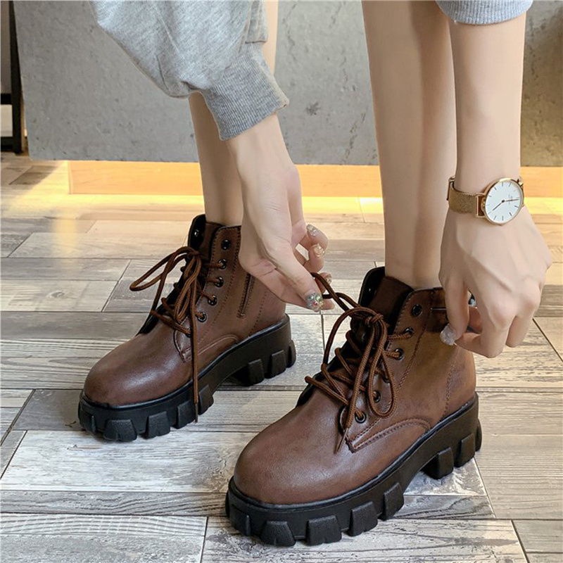 ภาพหน้าปกสินค้าMartin boots รองเท้าบูทมาร์ตินหญิงฤดูใบไม้ผลิปี 2022 สไตล์อังกฤษหนาพร้อมรองเท้าบูทหุ้มข้อผูกเชือกสุดหล่อใหม่