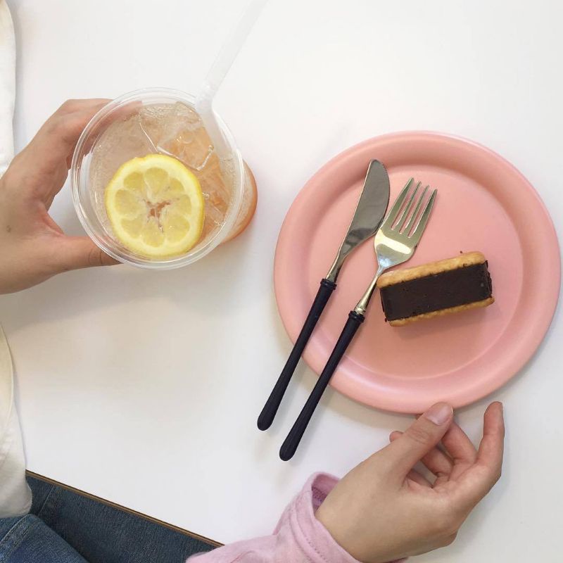 ช้อนส้อมมีดสแตนเลสด้ามพลาสติกสีสไตล์เกาหลีวินเทจ-งานตามหาน่ารักมากก-สำหรับทานอาหารเช้าหรือของหวาน