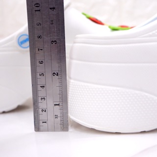 ภาพขนาดย่อของภาพหน้าปกสินค้าBaoji แท้ % พร้อมส่ง รองเท้าหัวโตผลไม้ /เลิฟยู พื้นสูง 2.5 นิ้ว ไซส์ 36-40 จากร้าน pompoppluem บน Shopee ภาพที่ 1