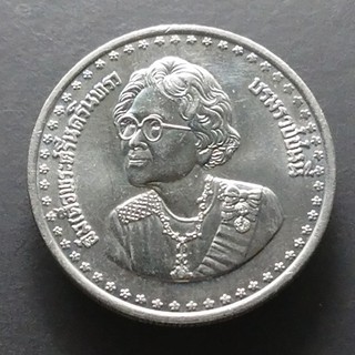 เหรียญ 10 บาท(นิเกิล) เหรียญที่ระลึก วาระ 84 พรรษา  สมเด็จย่า ปี 2527 ไม่ผ่านใช้