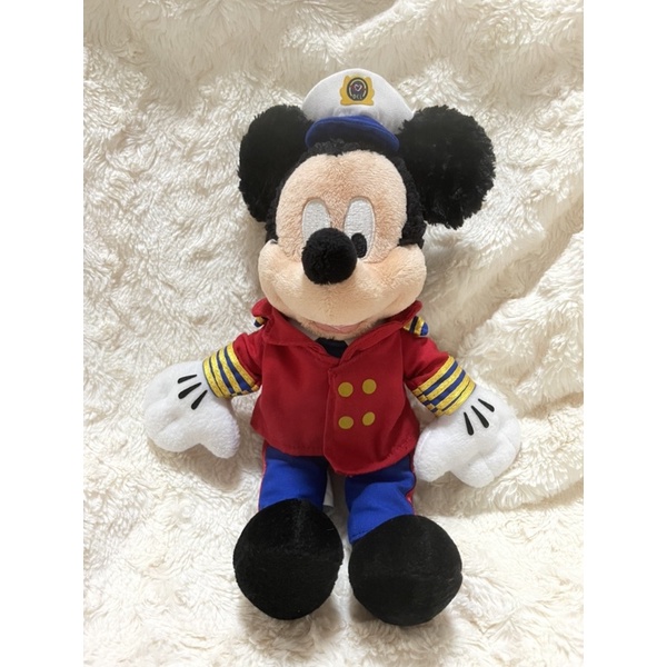 mickey-cruise-lines-captain