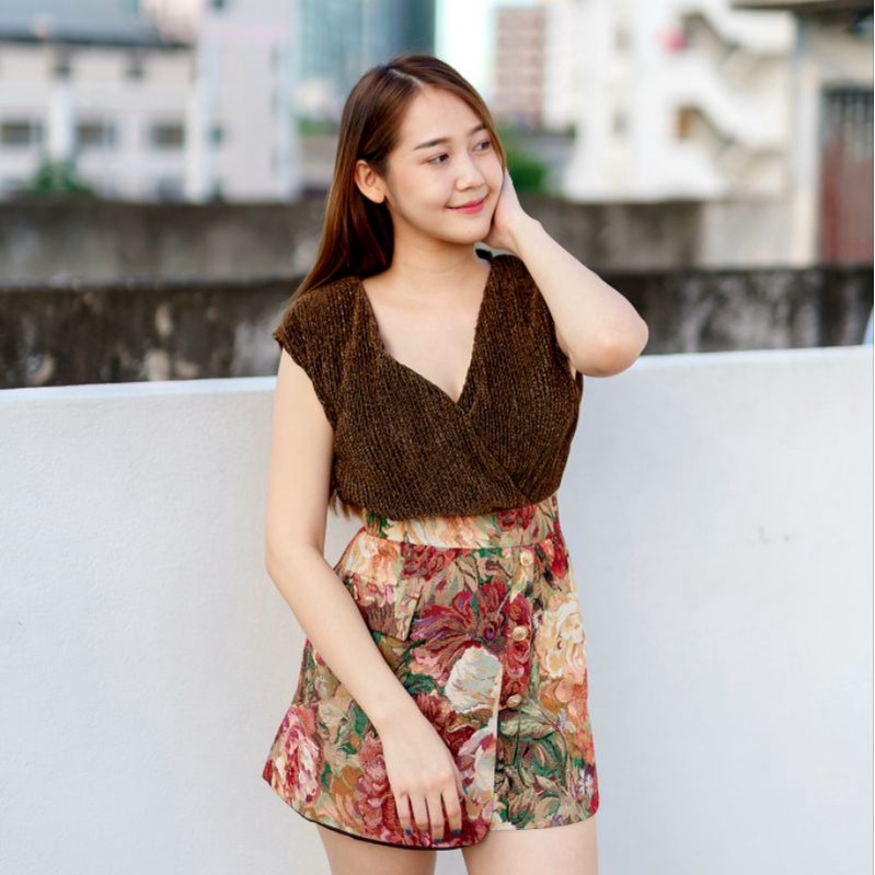 จั๊มสูท-dls-closet-คุณภาพพรีเมียม-ผ้าวิ้งค์สีช็อคโกแลตแขนล้ำ-ผ้าทอลายดอกแต่งกระดุมสวยหรูดูแพง-สีนี้ใส่แล้วขับผิวสวยสุดๆ