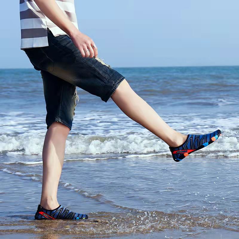 ภาพหน้าปกสินค้ารองเท้ายน้ำแท้ 100% รองเท้าเดินชายหาด รองเท้าเดินทะเล จากร้าน 78v1oon5cs บน Shopee