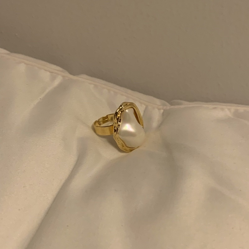 vintage-bold-pearl-gold-ring