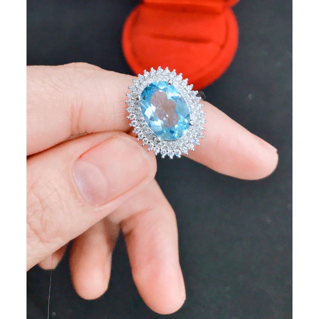 แหวนพลอยสวิสบลูโทพาส-swiss-blue-topaz-สีฟ้าสดล้อมเพชรรัสเซียcz-ตัวเรือนเงินแท้-925-na773