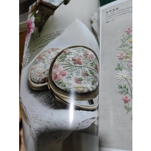 หนังสือปักผ้า-หนังสือปักพิมพ์จีน-พร้อมส่ง-มีแบบให้ลอกลายทุกแบบ-flower-embroidery-embroidery-books