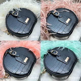 Round Shoulder Bag with Gorgeous Fluffy Strap จับคู่สีกระเป๋าและสายขนนกเองได้