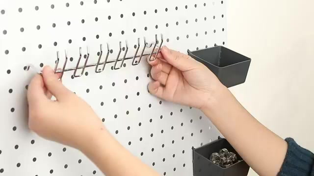 แขวนเครื่องมือ-แขวนปืน-แผ่นผนังรู-pegboard-ขนาด-40x100-ซม-อุปกรณ์-ตะขอ-เป๊กบอร์ด-เพ็กบอร์ด