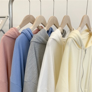 ภาพขนาดย่อของภาพหน้าปกสินค้าSWAY เสื้อกันหนาว เสื้อฮู้ด ใส่สบายๆ หลวม SW22092912 จากร้าน kuike199.th บน Shopee