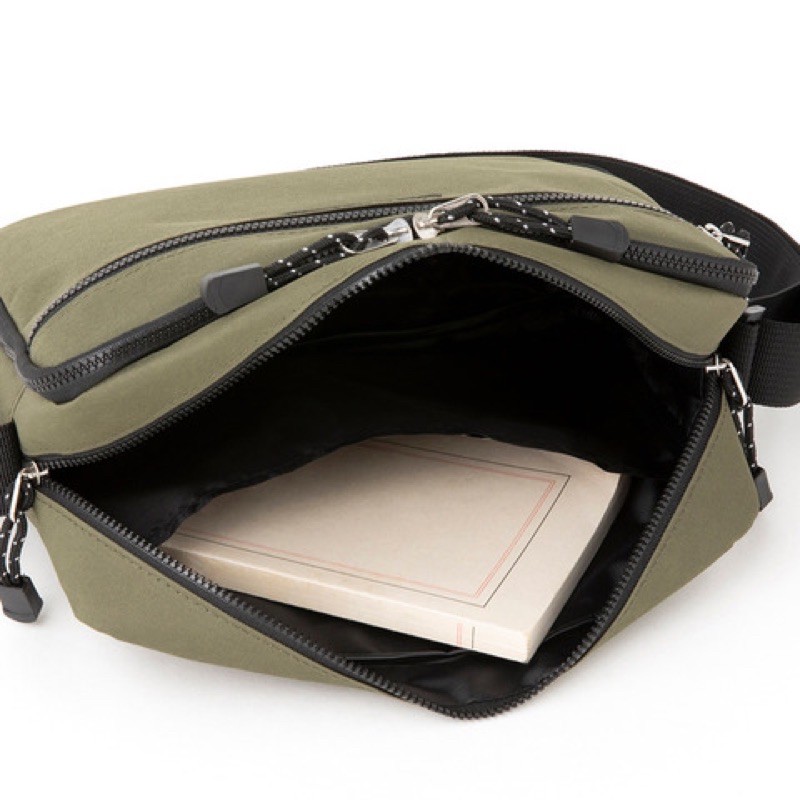 coleman-brand-book-ver-special-package-กระเป๋าสะพายโคลแมนสีเขียว