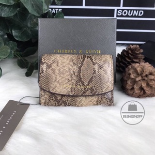 CHARLES &amp; KEITH SMALL ENVELOPE WALLET (outlet) ลายพิมพ์งู