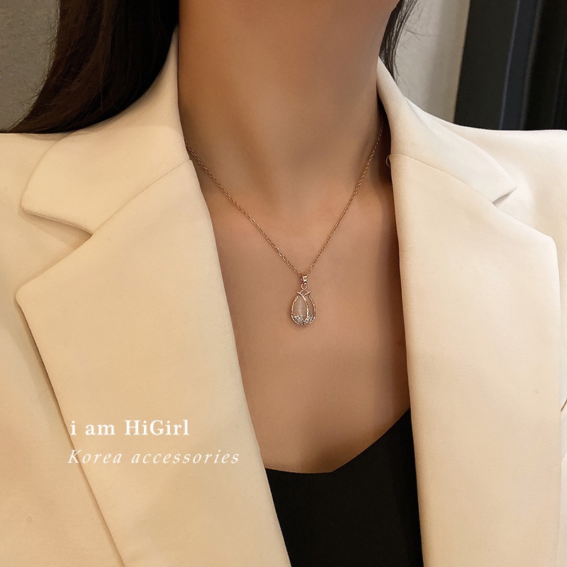 titanium-steel-electroplating-tulip-necklace-korean-simple-metal-design-thin-clavicle-chain-temperament-all-match-neckla