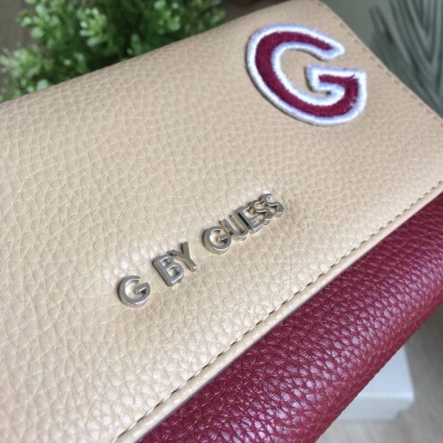 guess-wallet-สีครีมแดง