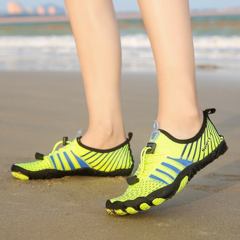 ภาพหน้าปกสินค้ารองเท้าเดินชายหาด ใส่ไปเที่ยวทะเล เดินลุยน้ำ กันหินบาด ไซส์35-46