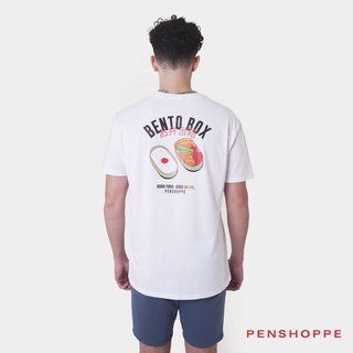 แฟชั่นยูนิเซ็กซ์ ❀♝Penshoppe Unisex Bento Box Relaxed Fit with Back Print T-Shirt (สีขาว)