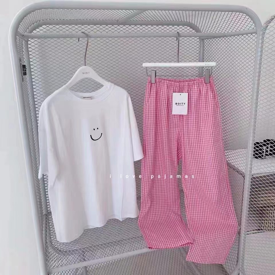 ชุดนอน-ชุดนอนผ้าคอตตอน-ชุดนอนผู้หญิง-ชุดนอนแขนสั้นขาสั้น-เสื้อยืดคอกลม-กางเกงลายสก็อต-p78