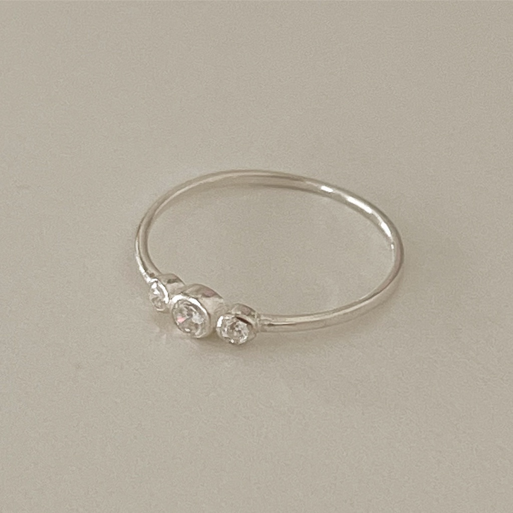 ภาพหน้าปกสินค้าYour wishlist / Triple diamond ring silver925/ แหวนบางเงินแท้จี้เพชร cz แหวนเงินแท้ จากร้าน your.wishlisttt บน Shopee