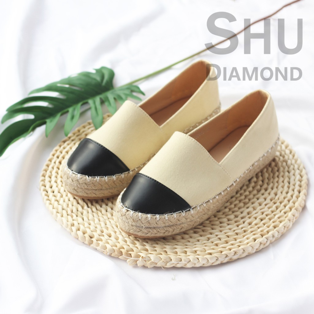 ภาพหน้าปกสินค้ารองเท้าทรงสวมผ้านิ่ม สไตส์Espadrilles เสริมส้น D620903-1