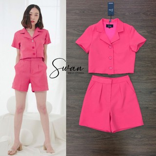 Swan Studio :  เซทเสื้อครอปคอปกสีชมพู มาคู่กับกางเกงขาสั้น