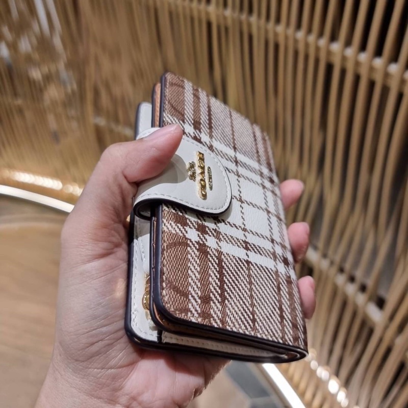 กระเป๋าสตางค์ใบสั้น-coach-outlet