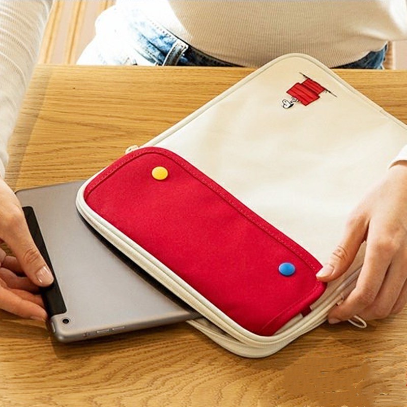 ภาพหน้าปกสินค้า(ส่งจากกทม)กระเป๋าแล็ปท็อป กระเป๋า ipad 11''/MacBook/Notebook 13" กระเป๋าใส่แล็ปท็อปPVC Snoopyเกาหลี iPad Liner Bag จากร้าน dolphinbaybay บน Shopee