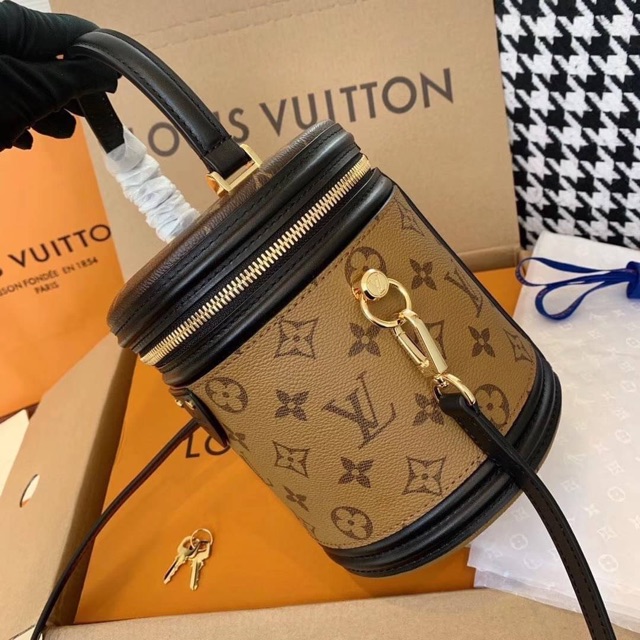 กระเป๋าแบรนด์เนม-lv-งานออริหนังแท้