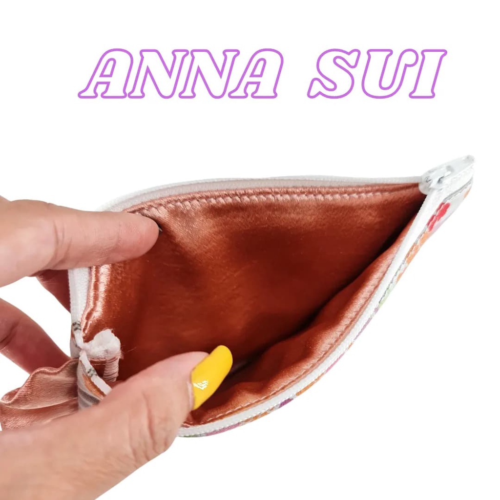 กระเป๋าใส่เครื่องสำอางค์-anna-sui-แต่งระบาย