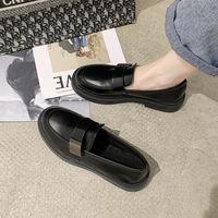 เช็ครีวิวสินค้า💥Hot sale！ รองเท้าหญิง  คลื่นลูกใหม่ของสไตล์อังกฤษย้อนยุครองเท้าหนังขนาดเล็กนักเรียนหญิงแบนรองเท้าผู้หญิงเปลือกหนาร