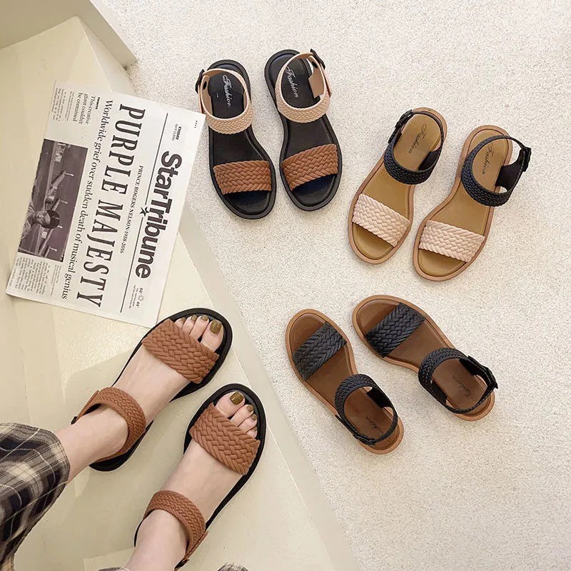 ภาพหน้าปกสินค้าWomen's Sandals รองเท้าแตะรัดส้น น้ำหนักเบาสบาย ไม่ลื่น เพิ่มความมั่นใจในทุกการเดินทาง สไตล์เกาหลี (4สี) จากร้าน pleasuremall บน Shopee