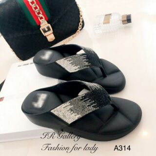 เช็คสินค้าก่อนสั่ง Style Fitflop แบบคีบวัสดุหนังดรเทลแต่งอะไหล่คริสตัล