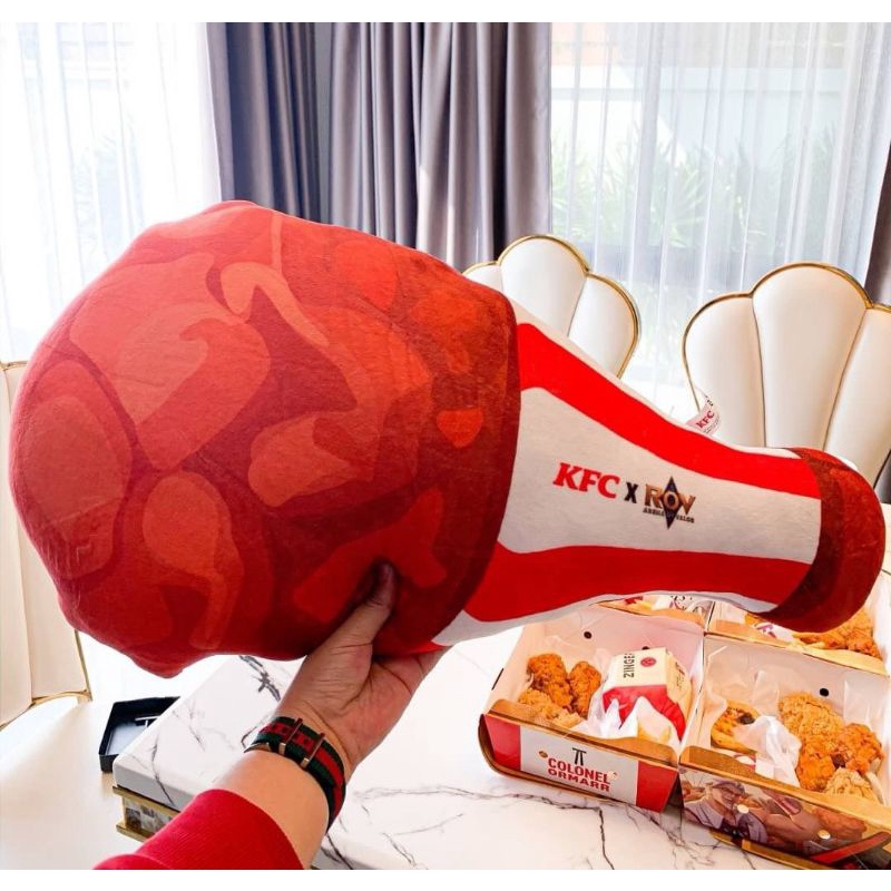 นักล่ารางวัลสะสมไอเท็ม KFCxROV หมอนไก่ทอด KFC x RoV ผ้าห่มฮู้ด KFC x ...