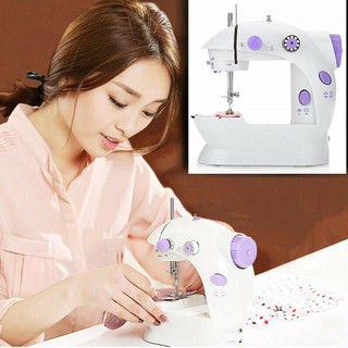 ภาพขนาดย่อของภาพหน้าปกสินค้าMini Sewing Machine จักรเย็บผ้าขนาดเล็ก จักรเย็บผ้า จักรเย็บผ้าไฟฟ้า (สีม่วง) จากร้าน mingfeng_li บน Shopee