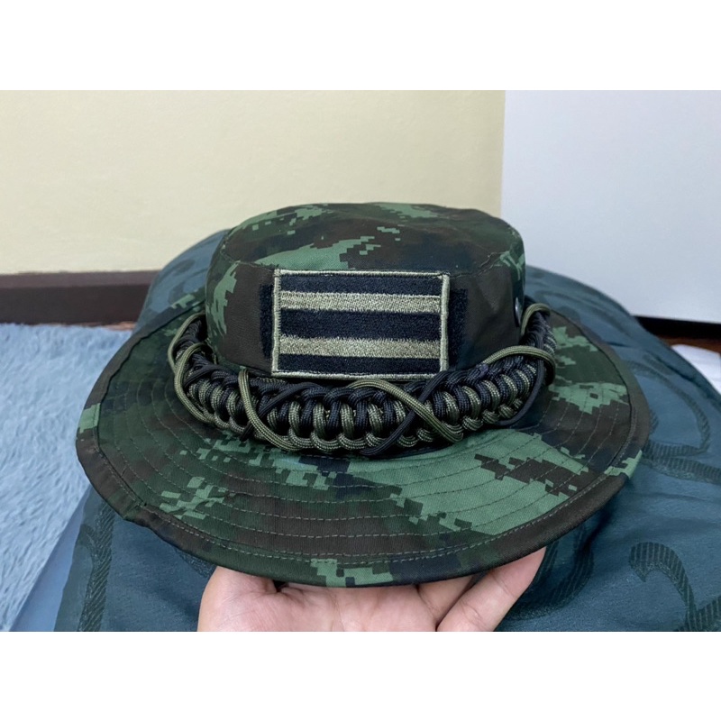 หมวกปีกลายพรางทหารบกถักเชือกครอบหัวพร้อมธงชาติ