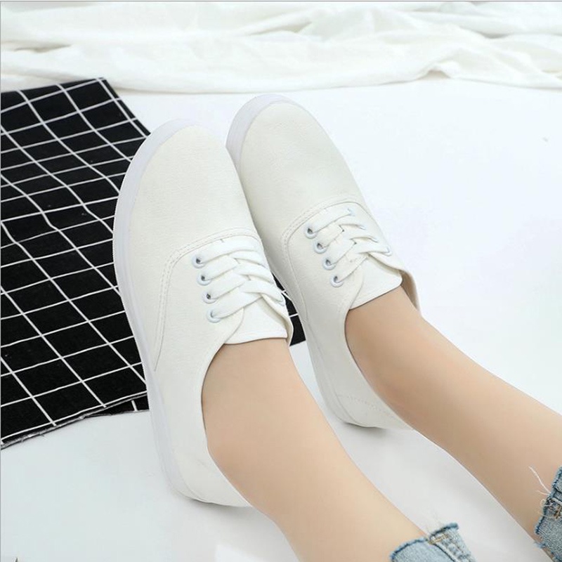 ภาพหน้าปกสินค้าIntelscore รองเท้าผ้าใบสีลูกกวาด/รองเท้าผ้าใบผู้หญิงสีขาว รองเท้าแตะส้นแบนสตรี จากร้าน intelscore บน Shopee