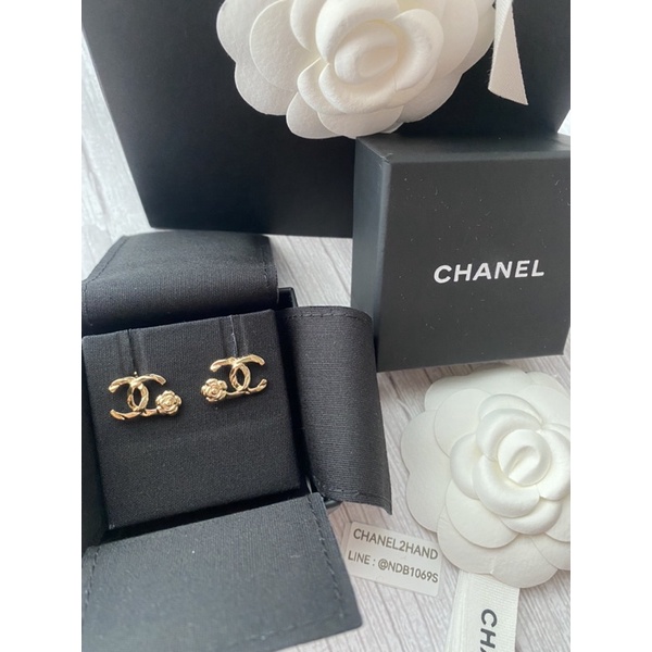 17900-chanel2hand99-chanel-22a-camellia-gold-cc-logo-stud-earrings-ต่างหู-earring