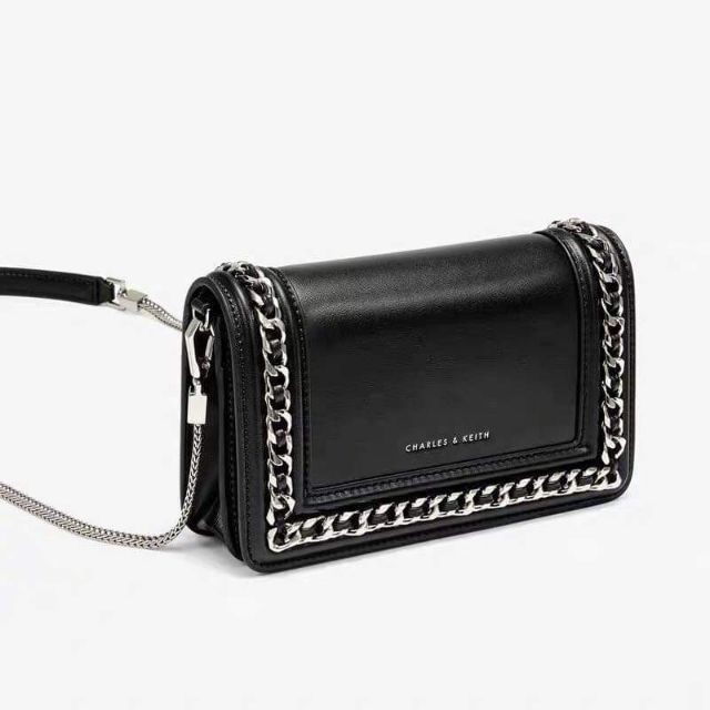 Charles and keith chain rimmed outlet clutch