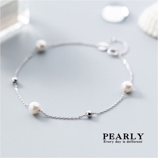 s925 Pearly bracelet สร้อยข้อมือเงินแท้ ประดับมุกแก้ว 5.5 มิล และลูกปัดเงิน  2.5 มิล สวยงาม ใส่สบายเป็นมิตรกับผิว