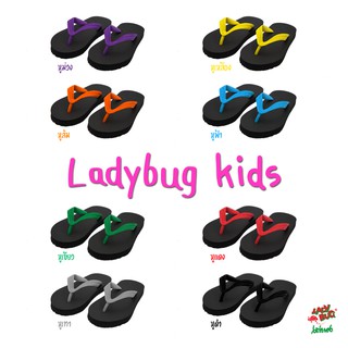 ภาพหน้าปกสินค้าLadyBug KIDS** รองเท้าแตะหูคีบสำหรับเด็ก ตราเต่าทอง !!!! พื้นดำล้วน หูหลากสี !!!! ที่เกี่ยวข้อง