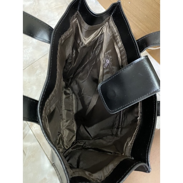 กระเป๋าหนังเทียม-ทรงชอปปิ้ง-สีดำ-งานแฟชั่น-มือ-2