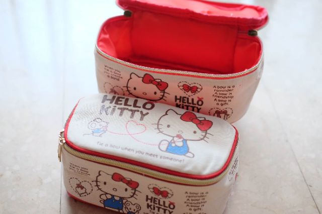 สินค้ามาใหม่จ้า-กระเป๋าใส่เครื่องสำอางค์-เครื่องเขียน-hello-kitty