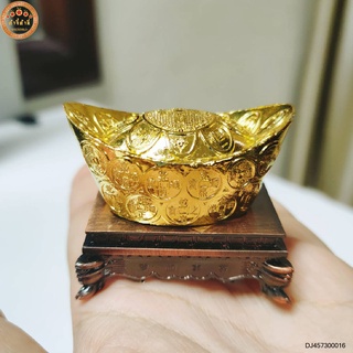 (เสริมโชคลาภให้เข้ามา) ก้อนทองจีน โลหะชุบทอง พร้อมฐาน สัญลักษณ์รูปเหรียญจีน คือความร่ำรวย ขนาดสูง 4 ซม.