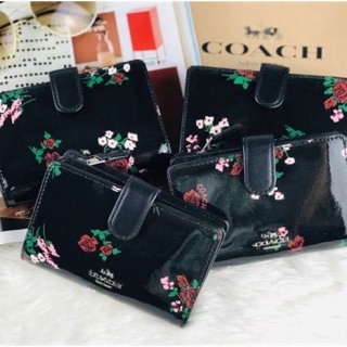 กระเป๋าสตางค์ COACH MEDIUM CORNER ZIP WALLET WITH CROSS STITCH FLORAL PRINT COACH F26810 SILVER/BLACK-MULTI