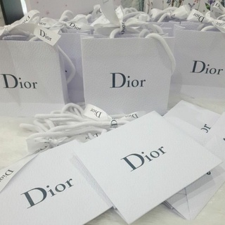 สินค้า ถุงดิออร์ Dior แท้จากเคาน์เตอร์มาพร้อมโบว์ 5.5×5.2 นิ้ว ใหม่เอี่ยมไม่เลอะ ไม่เปื้อน